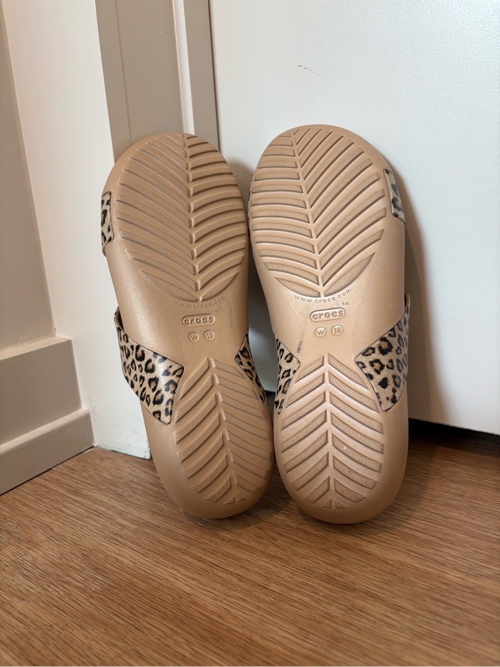 CROCS Serena Leopard Printed Tan Criss Cross Strap Slides with Gold Ring 10 - Picture 7 of 12